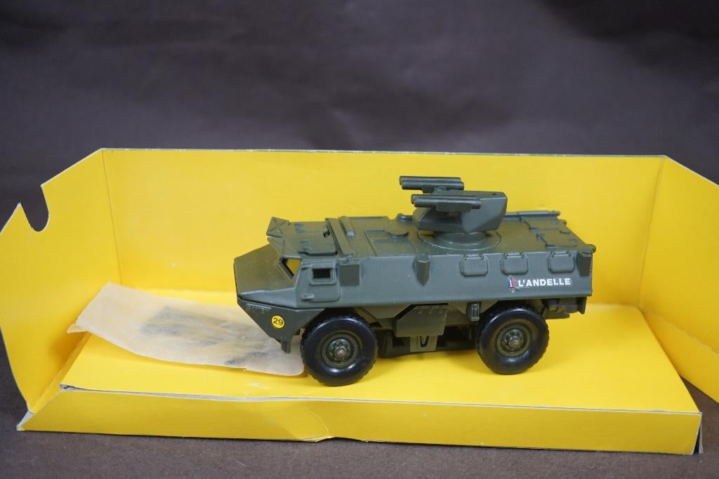 Verem / Solido Saviem pantserwagen met AT - 1/50, Enlèvement ou Envoi