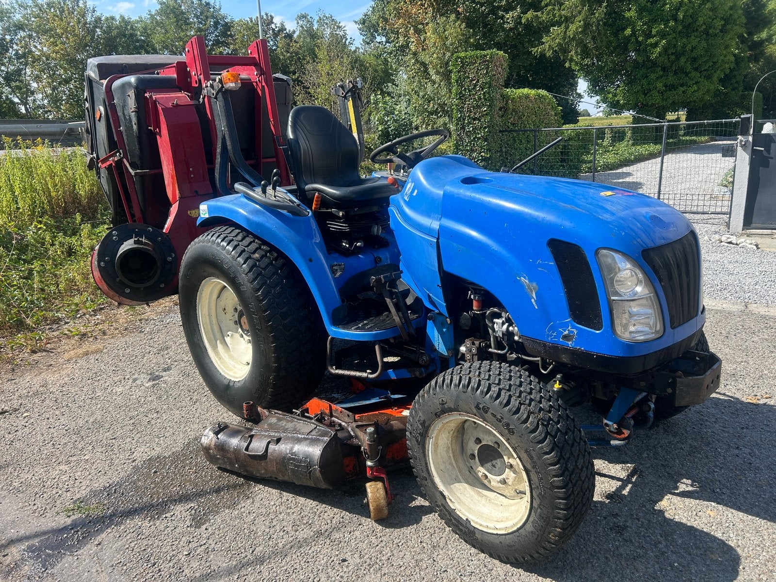 New holland 30cv avec coupe et bac, Jusqu'à 80 ch, 5000 à 7500, Enlèvement, Utilisé