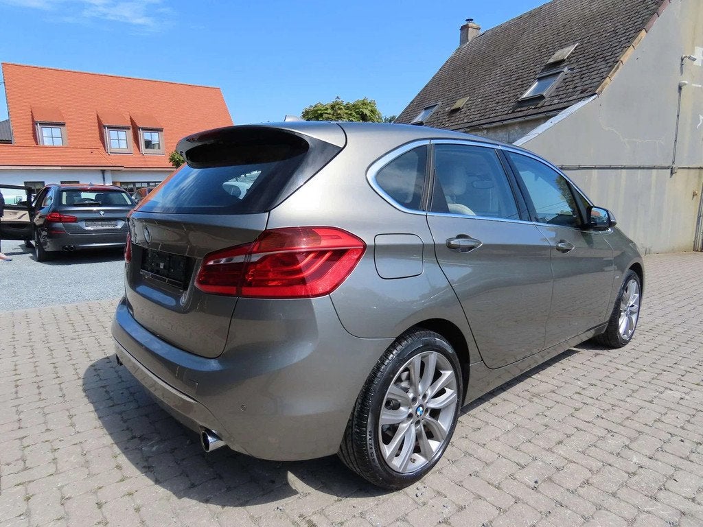 BMW 2 Serie 220 Active Tourer 220i LUXURY (bj 2016), Auto's, 1998 cc, Gebruikt, 4 cilinders, Beige