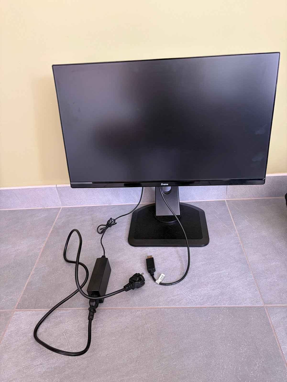 iiyama computerscherm 24inch, Computers en Software, Monitoren, Ophalen, Zo goed als nieuw, Kantelbaar