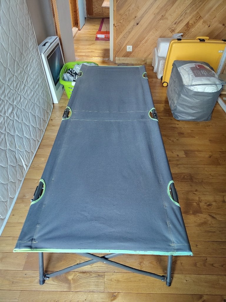 Trois lits de camp pliables - décathlon -, Gris, Autres marques, Autres matériaux, Une personne