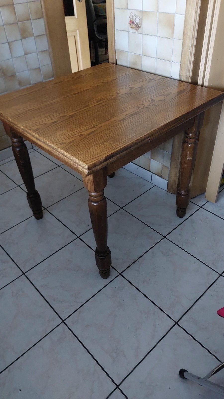 Table en bois, Enlèvement