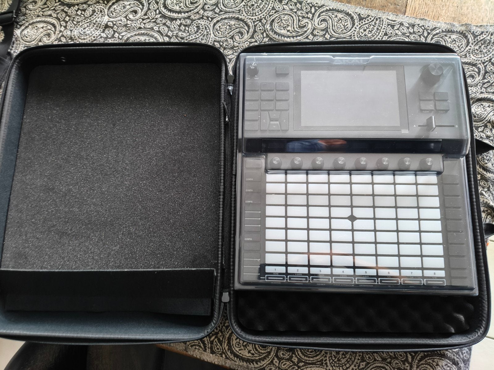 Akai Force + tas en decksaver "nieuwstaat", Musique & Instruments, Enlèvement, Comme neuf, Autres marques