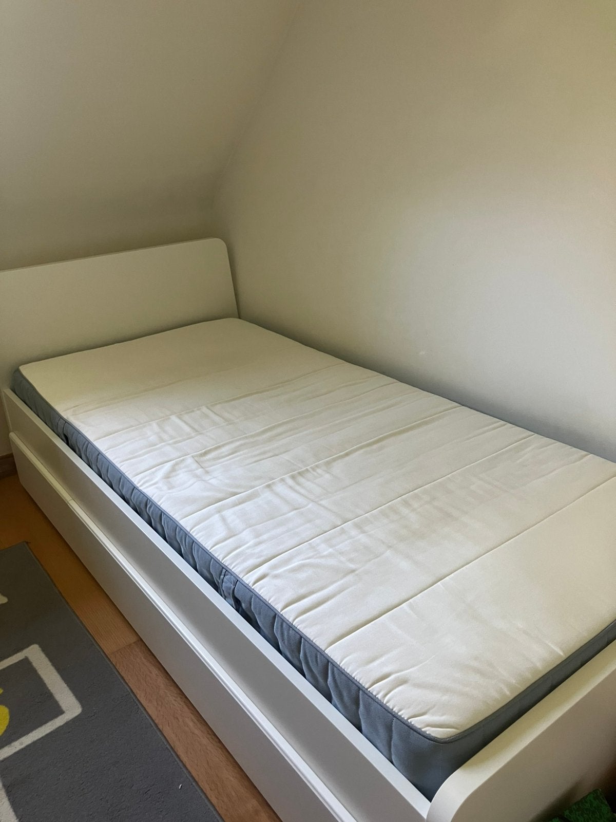 Lit Ikea de 90 cm de large avec rangement et matelas, Enlèvement, Utilisé, 200 cm, 90 cm