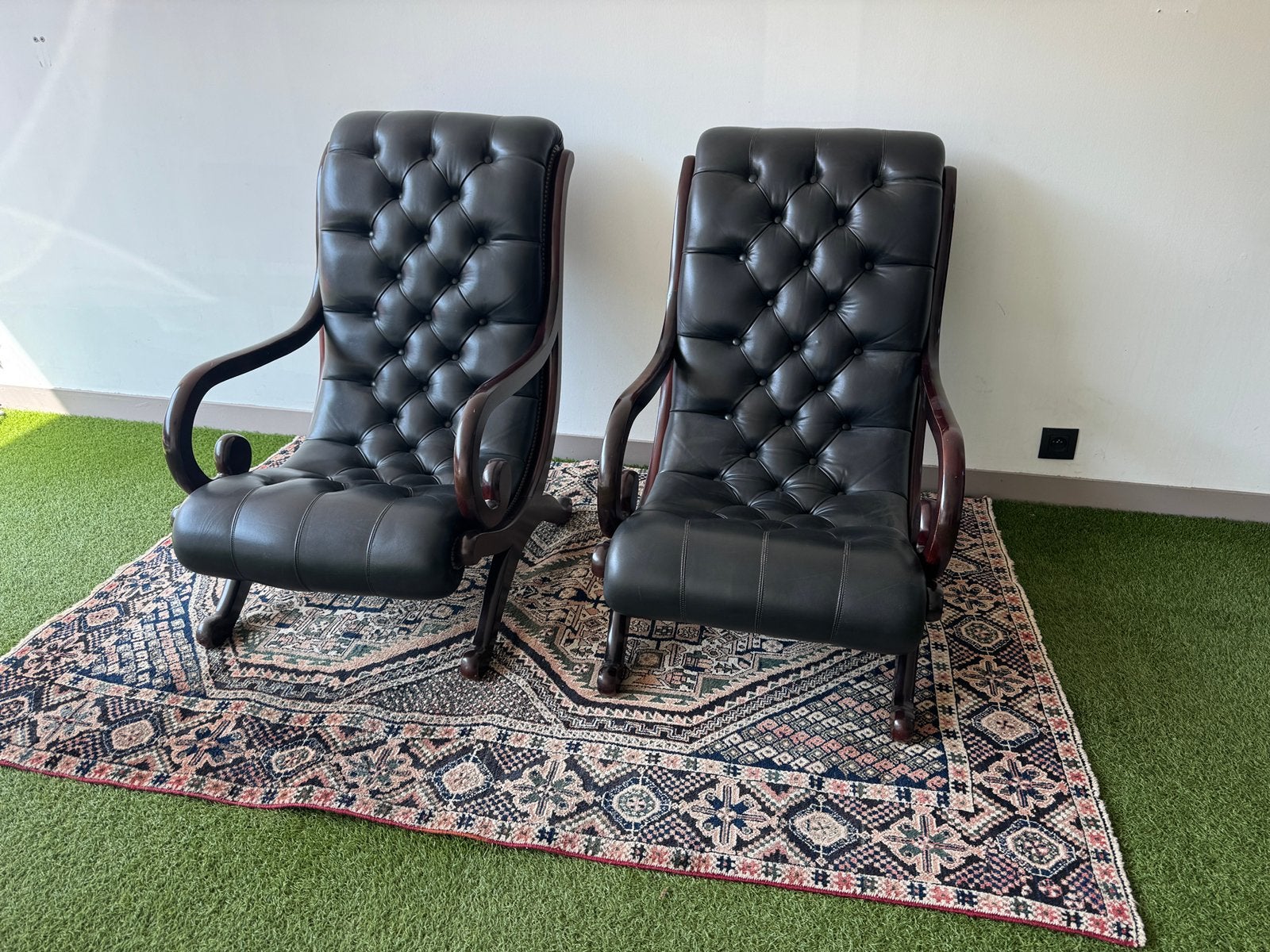 Paar Chesterfield Zetels Leder Gecapitonneerd Zwart/Mahonie⁠, Maison & Meubles, Canapés | Salons, Comme neuf, Cuir, Enlèvement