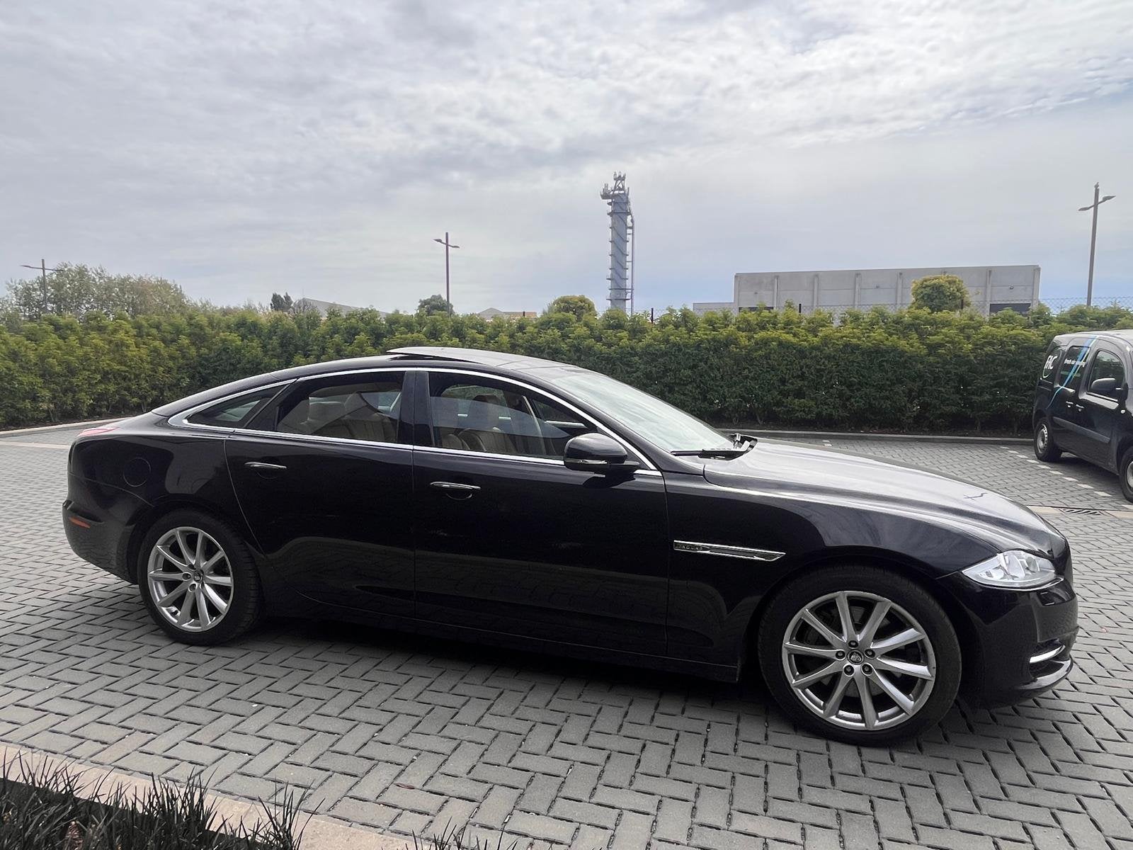 JAGUAR XJ PORTFOLIO 40.972 km - 1ste eigenaar- ongevalvrij, Auto's, Automaat, Euro 5, Zwart, Bruin
