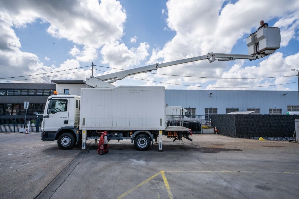 MAN TGL 12.180 BB - COMET 151 TAL (bj 2014), Auto's, Vrachtwagens, Euro 5, Achterwielaandrijving, 180 pk, MAN