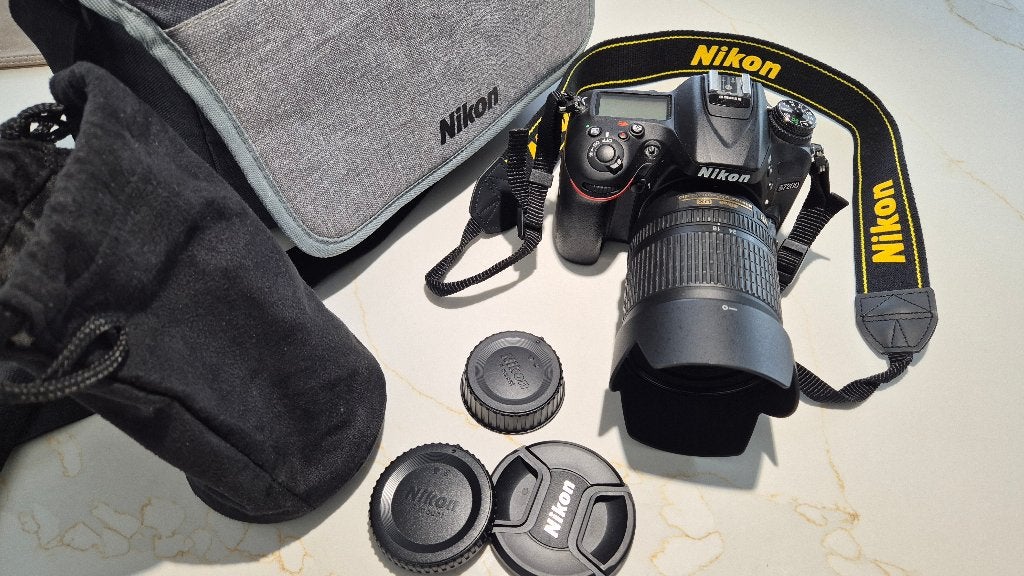 Nikon D7200 Reflex numérique + 18-105 VR | < 1000 déclenche., TV, Hi-fi & Vidéo, Pare-soleil, 4 à 7 fois, Comme neuf, Enlèvement