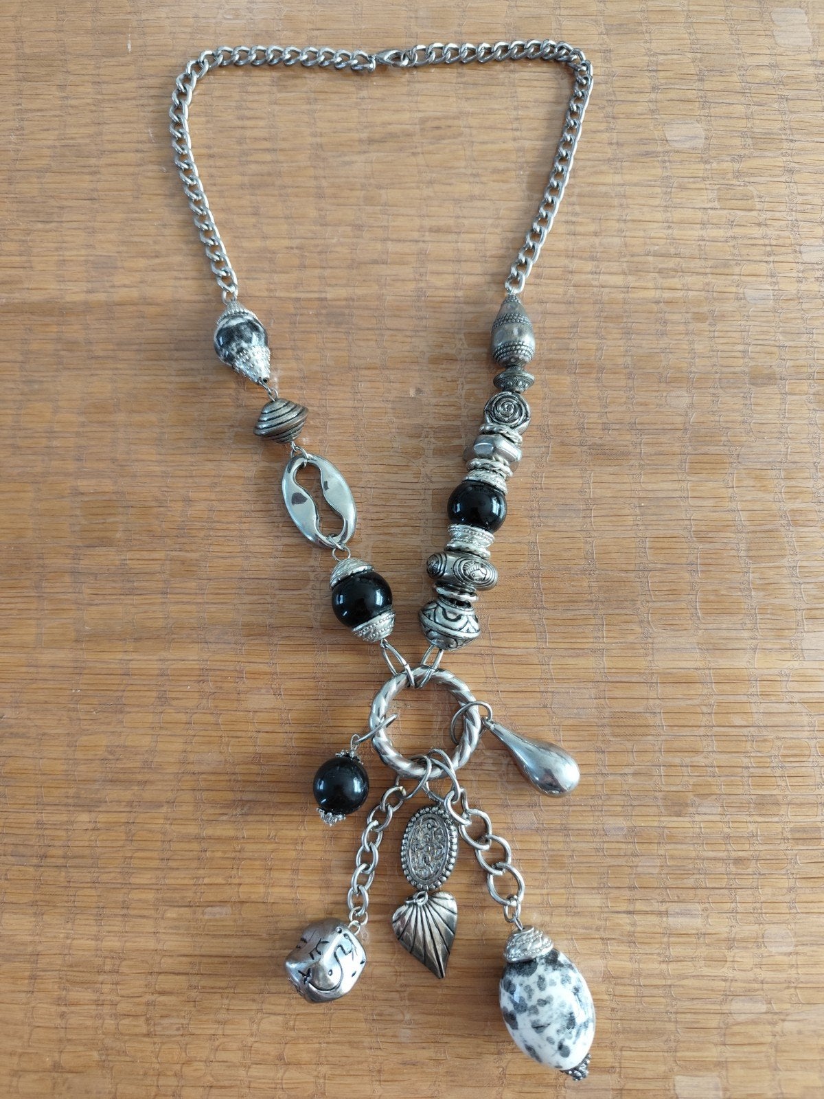 collier argenté/noir Neuf jamais porté, Ophalen of Verzenden, Zwart, Zilver