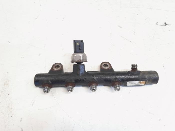 Distributeur de carburant d'un Mercedes CLA, 3 mois de garantie, Utilisé, -, -