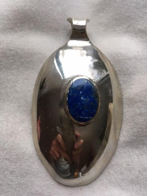 Originele tastevin hanger met lapis lazuli steen, Handtassen en Accessoires, Kettinghangers, Overige materialen, Blauw, Overige voorstellingen