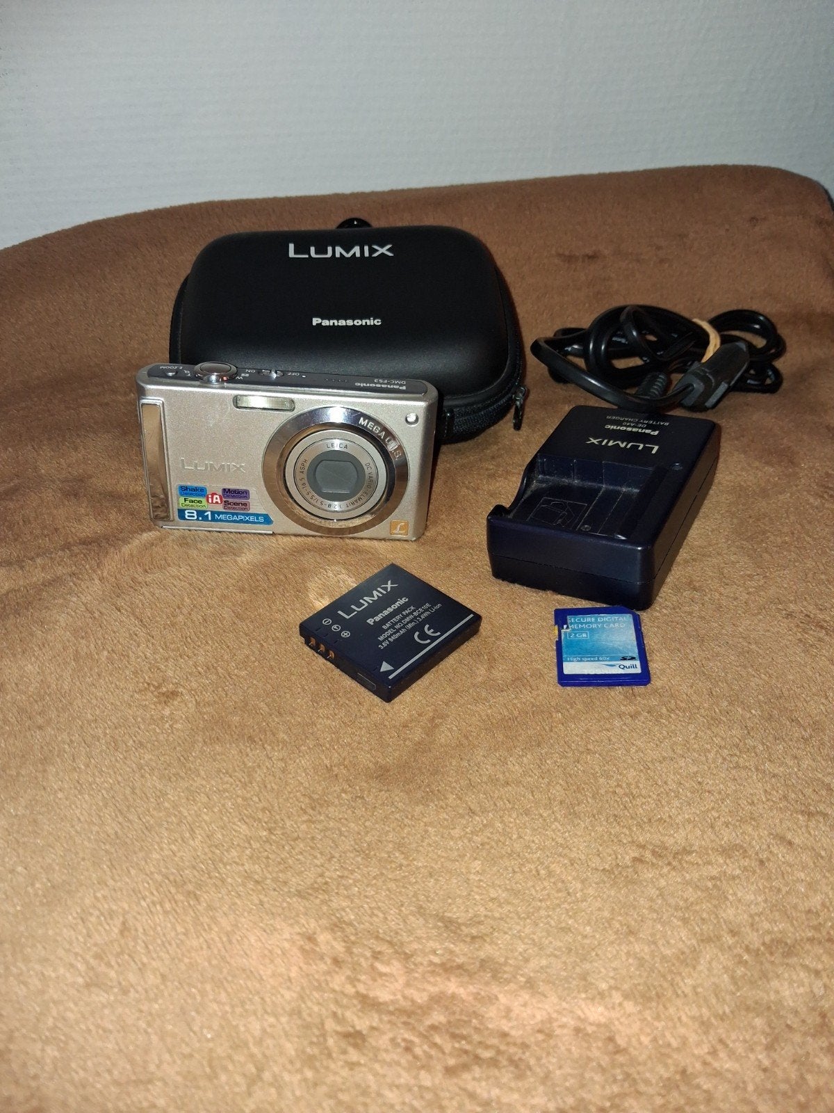 Appareil photo compact Panasonic Lumix DMC-FS3 - 8.1 MP, Panasonic, Moins de 4 fois, Mise au point manuelle, Comme neuf