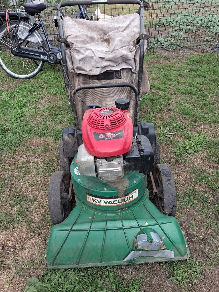 Billy Goat KV-serie Bladzuiger / Gazonvacuum, Ophalen, Benzine, Gebruikt, Handgedragen