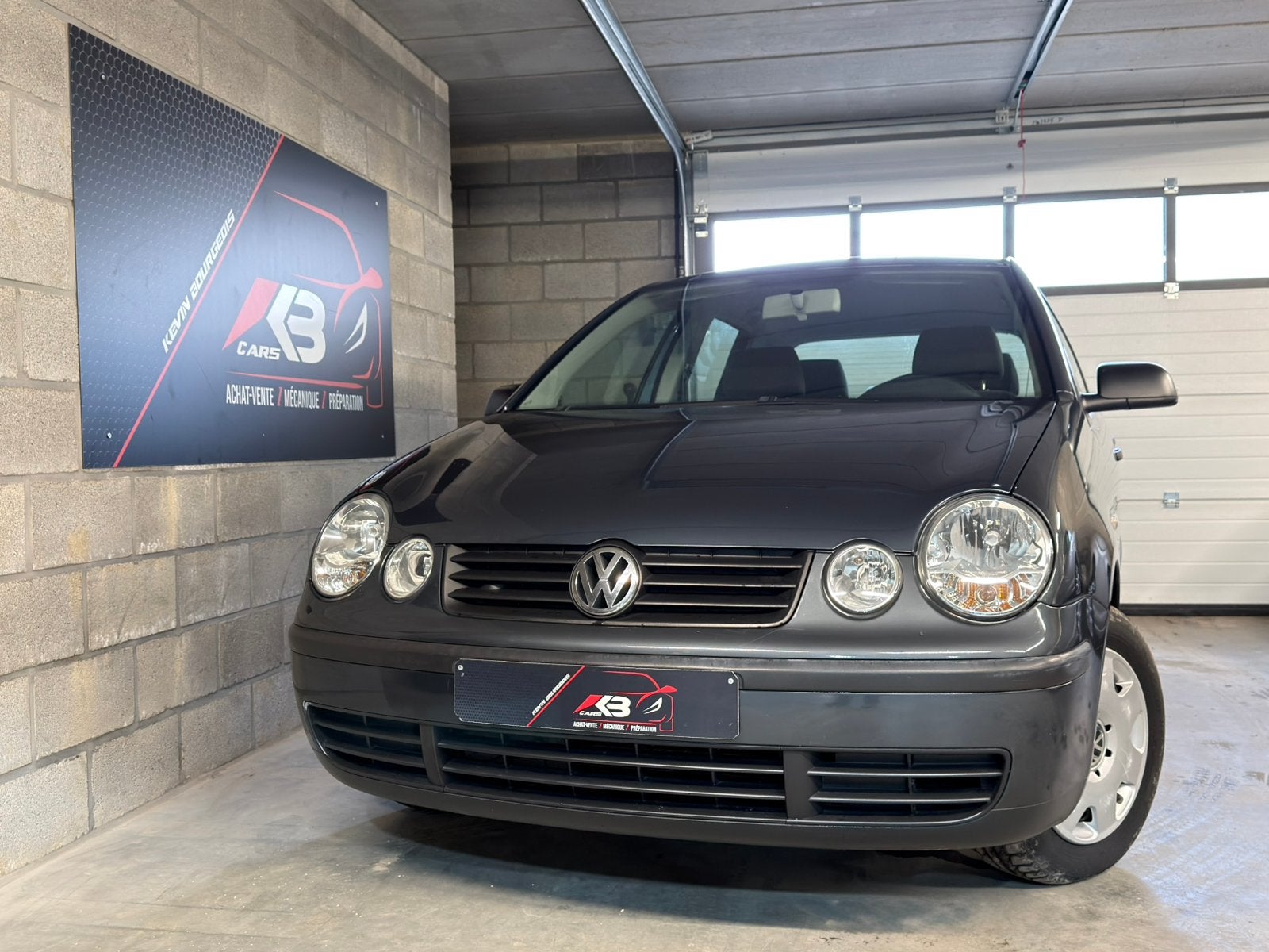 VW Polo 9N1 • 100.000 Kms • 1.2 Benzine 65PK • 2005, Auto's, Voorwielaandrijving, Dealer onderhouden, Stof, Zwart