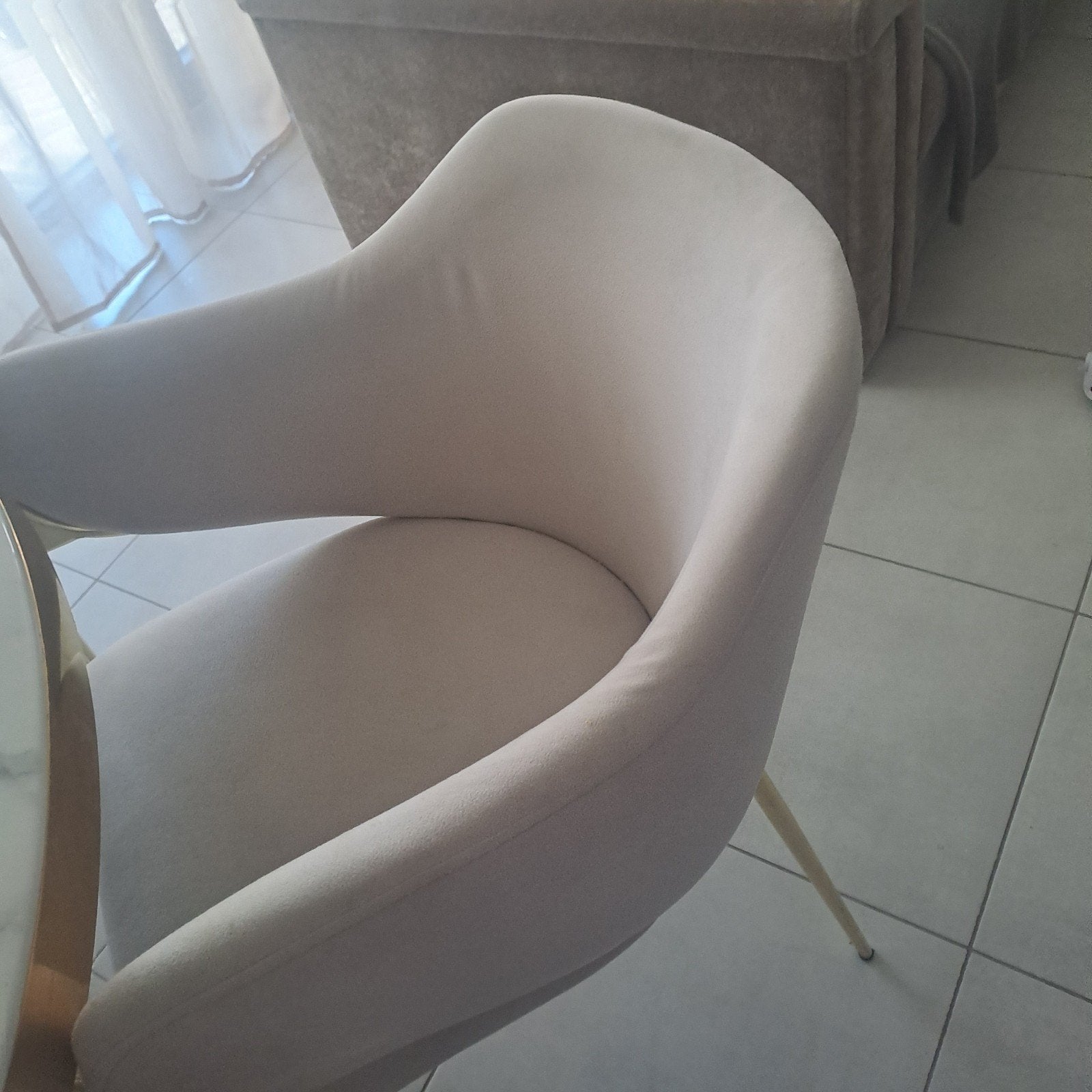 Ensemble table à manger ronde Ø 130 cm + 6 chaises – Très bo, Enlèvement
