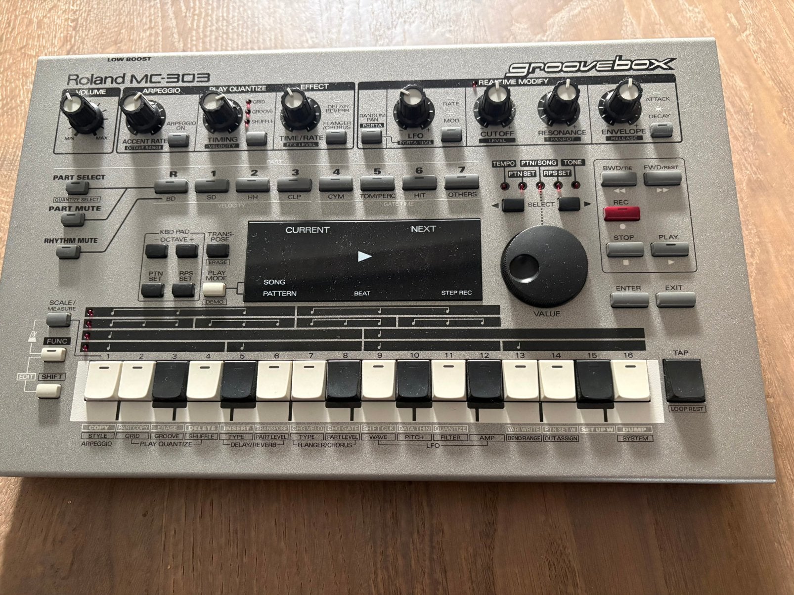 Roland MC-303 Groovebox – compleet in originele doos, Musique & Instruments, Batteries électroniques, Enlèvement, Comme neuf, Roland