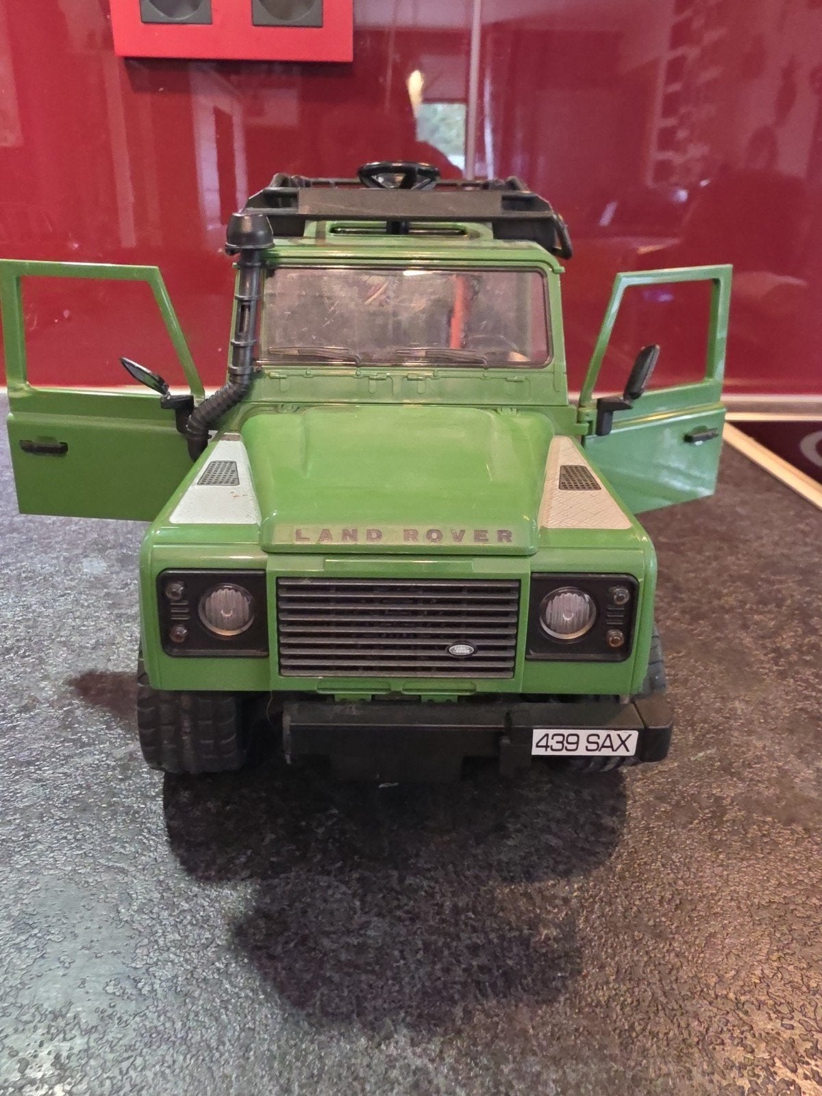 Land Rover Defender Bruder vert, Hobby & Loisirs créatifs, Voitures miniatures | 1:5 à 1:12, Enlèvement