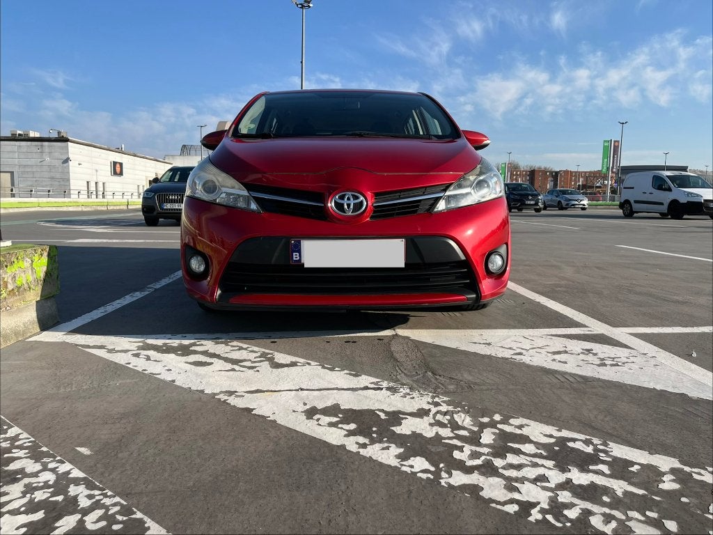Toyota Verso 1.6d 5pl 197000km__Nouvelle Chaîne_Facture !, Auto's, Voorwielaandrijving, 82 kW, 4 cilinders, Particulier