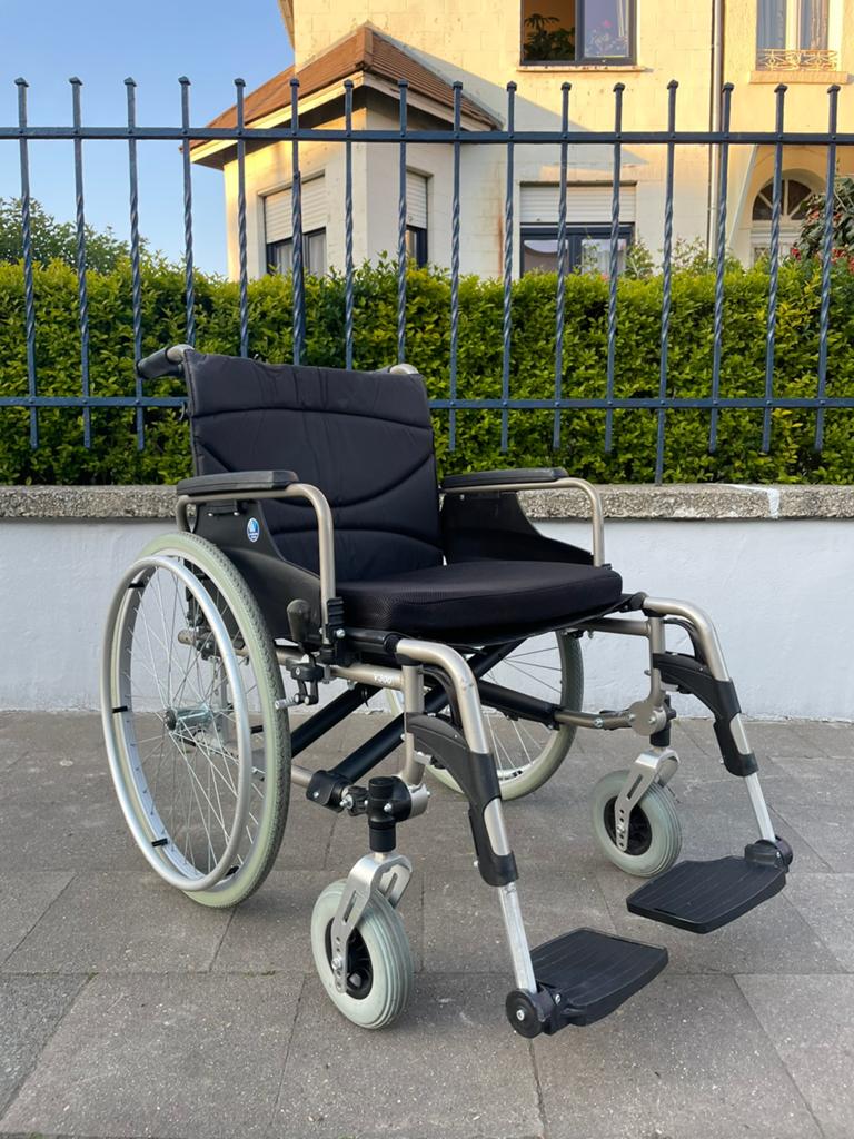Vermeiren V 300 XXL opvouwbare rolstoel 55 cm nieuwstaat, Diversen, Rolstoelen, Ophalen of Verzenden, Zo goed als nieuw
