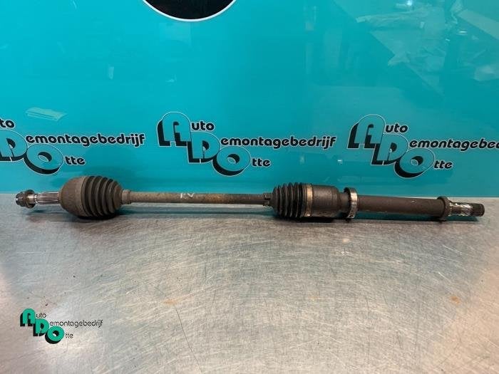 Aandrijfas rechts-voor van een Renault Clio (Clio 3 06-), Gebruikt, -, Renault, -