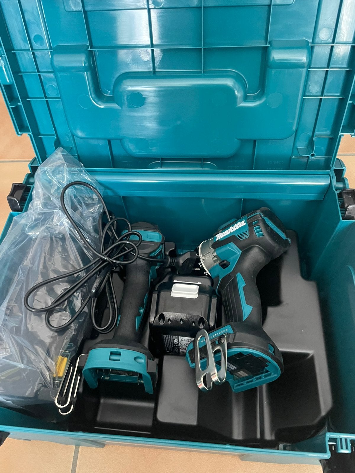 Makita, Enlèvement, Comme neuf
