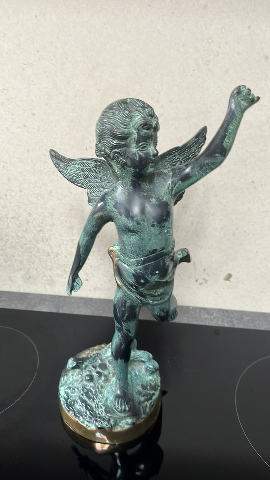 Ange en bronze antique, Enlèvement