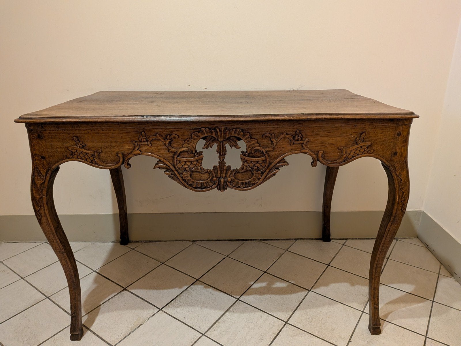 Table de style Louis XV, Enlèvement