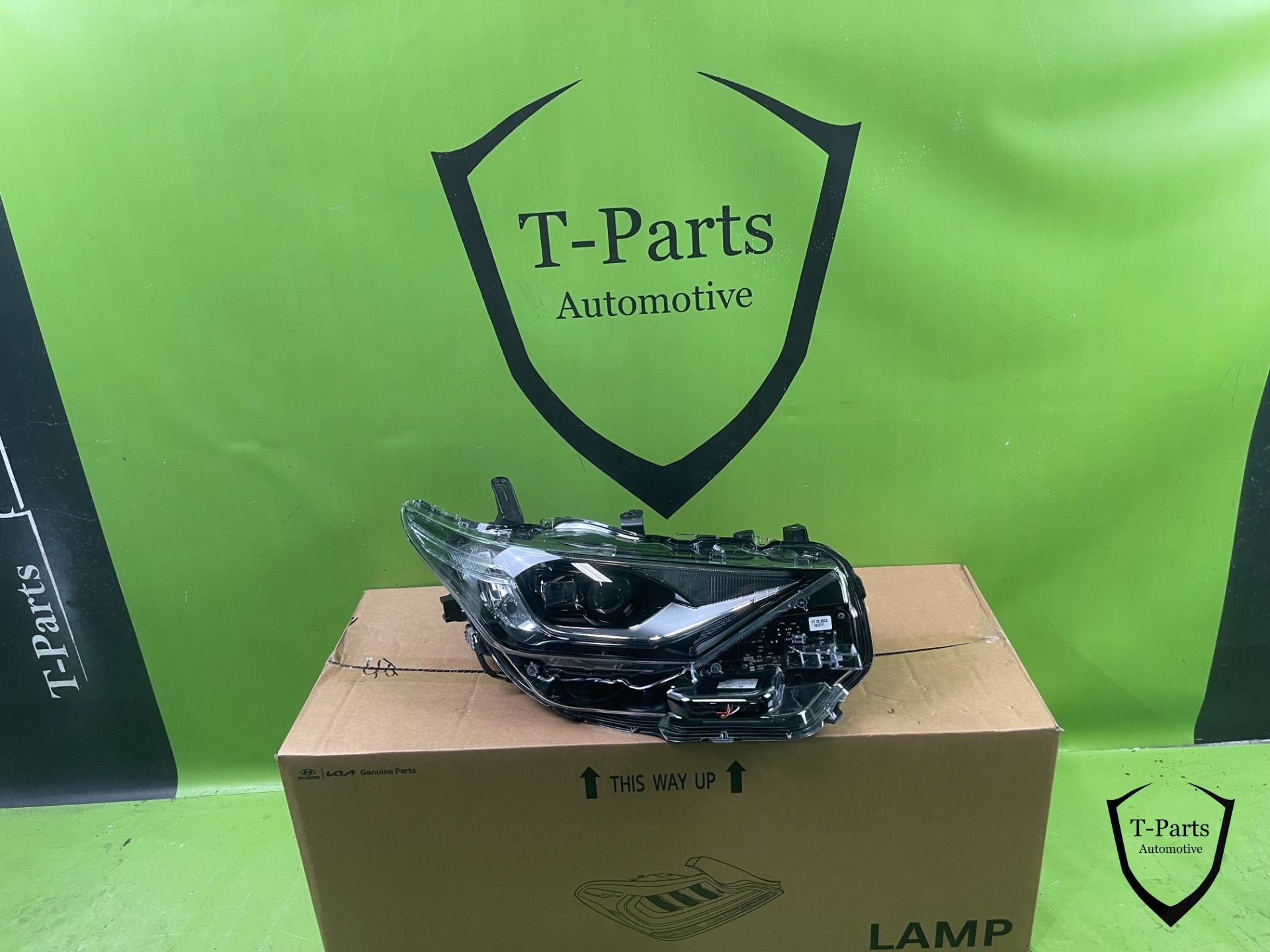 toyota auris koplamp rechts 8111002k60lamp, Info@toyota.co.jp, Nieuw, Toyota Motor Corporation, Toyota-Cho 1
471-8571  Toyota City