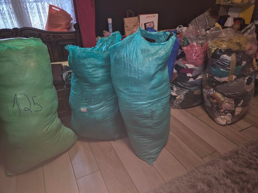Lot de 875 vêtements dames. TB état+neufs. Pas de livraison., Enlèvement