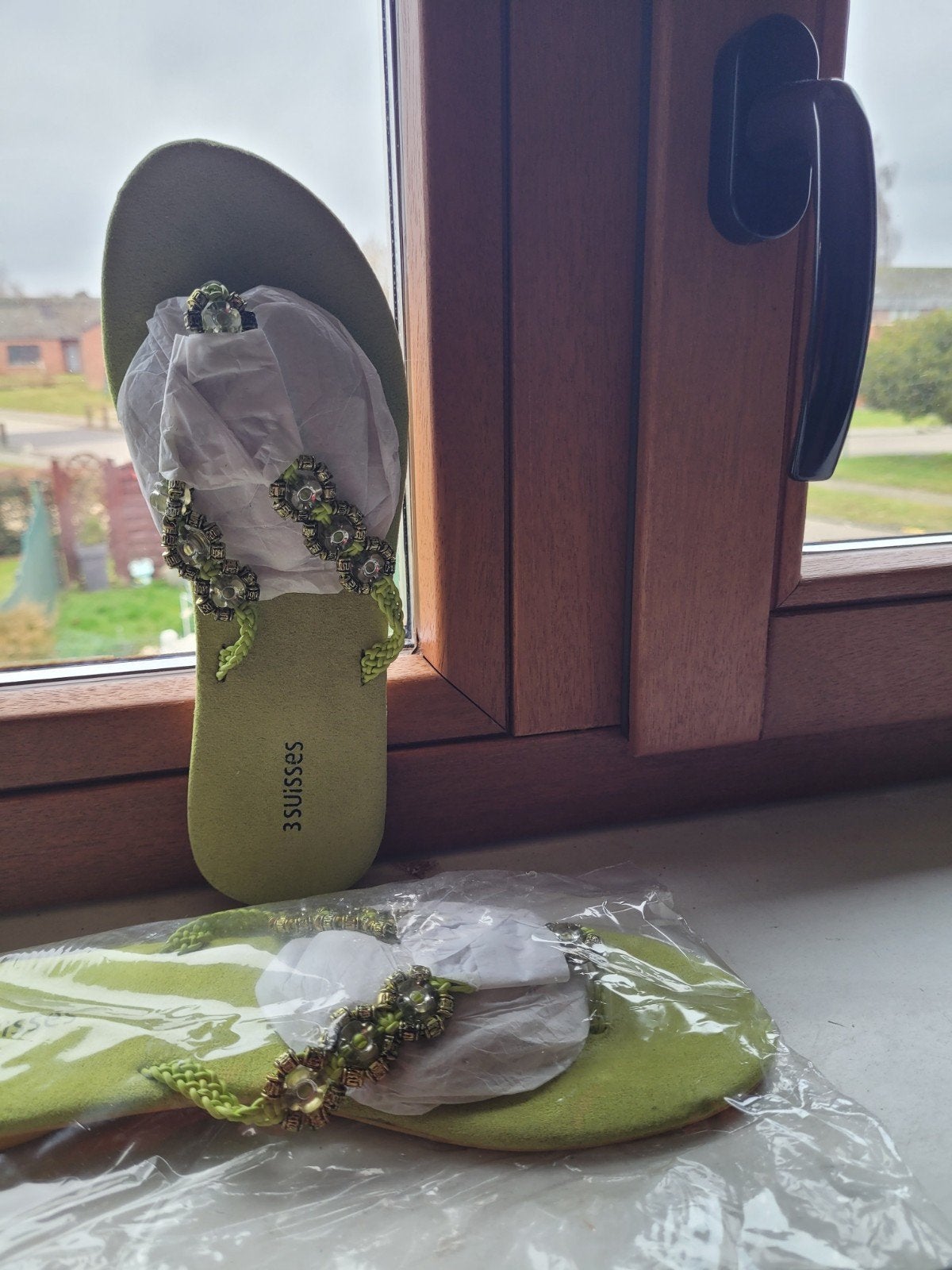Chaussure de plage ou de ville toute neuf pointure 40 a 42, Enlèvement ou Envoi, Neuf, Beige