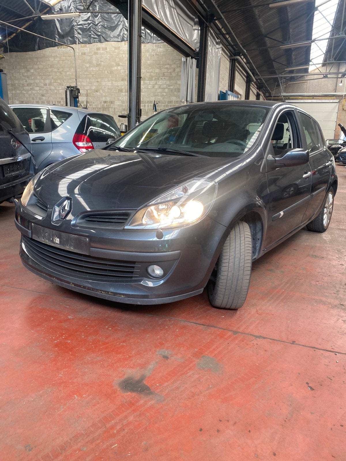 Climatisation Renault Clio 1.4i pour particuliers, Autos, Achat, Airbags, Boîte manuelle, Entretenue par le concessionnaire