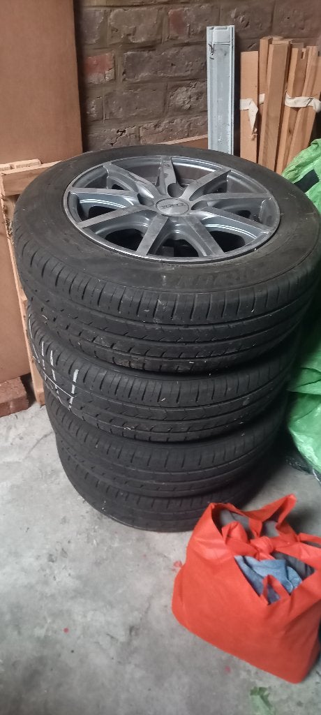 4 gebruikte zomerbanden Renault Clio II, C2, C3, Fiat 500, Ophalen, 14 inch, Gebruikt, 175 mm