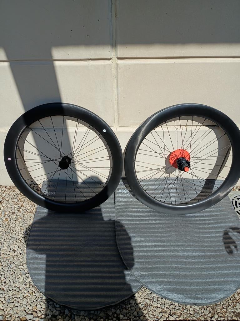Carbon wielset Syncros Capital 1.0 28" 60 MM HG, Vélos & Vélomoteurs, Vélos Pièces, Carbone, Enlèvement ou Envoi