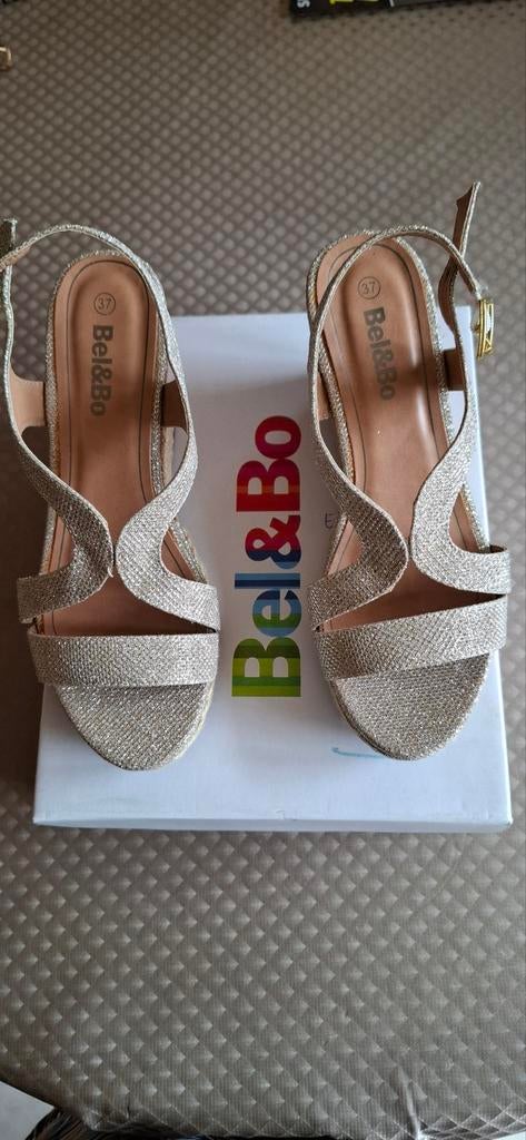 Feest schoenen gouden kleur Maat 37
Bel&Bo, Enlèvement