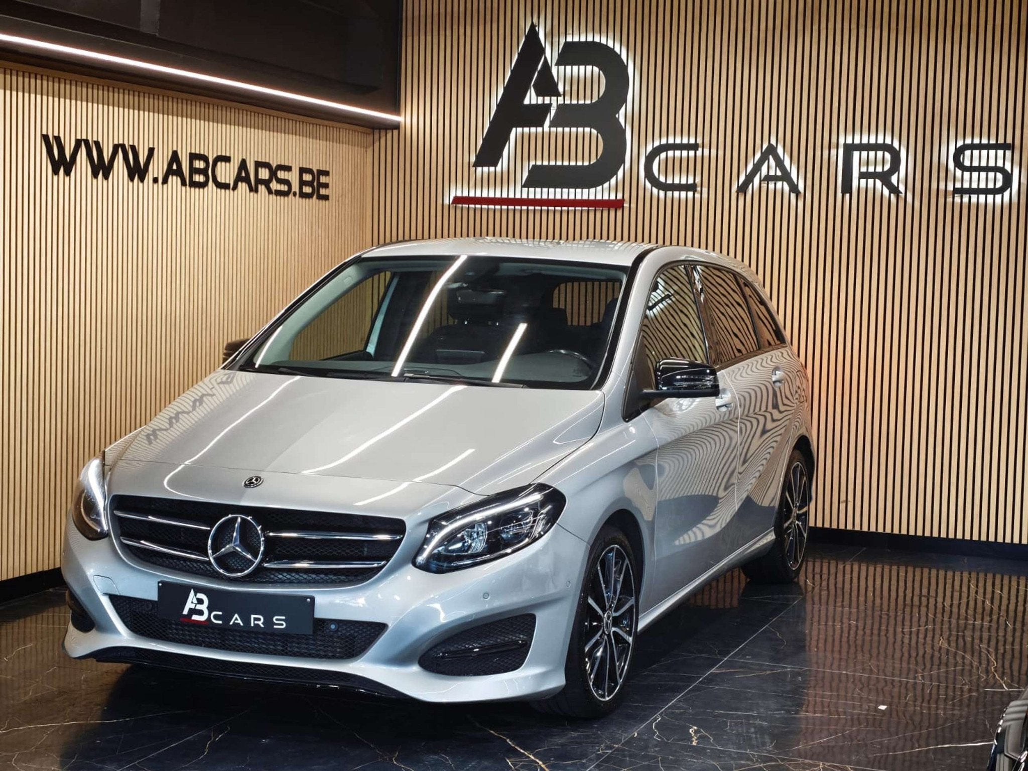 Mercedes-Benz B-Klasse 180 PACK SPORT * 1 ER PROPRIETAIRE *, Autos, Argent ou Gris, Achat, Euro 6, Entreprise