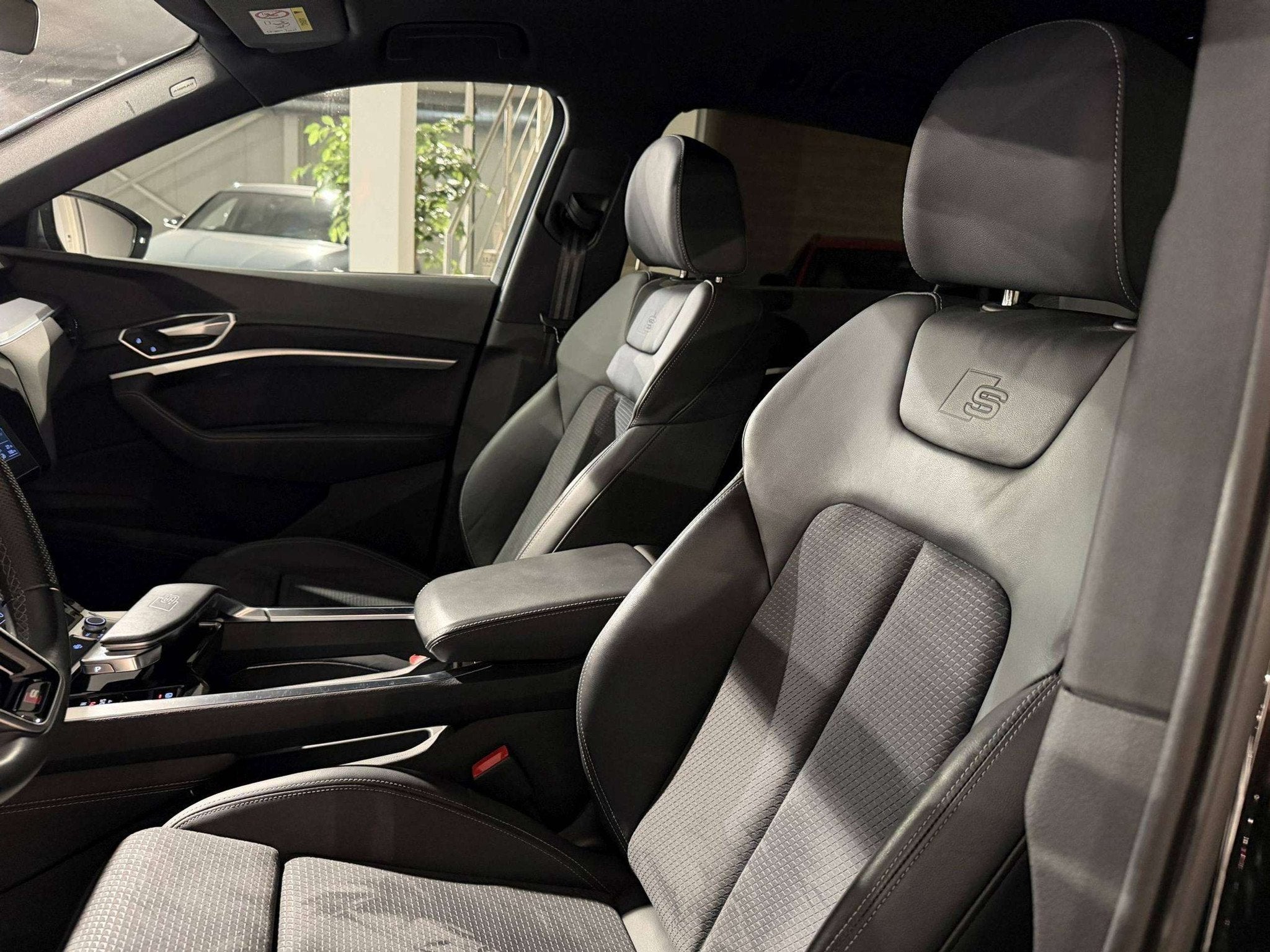 Audi SQ8 e-tron 503PK QUATTRO * 28727KM * FULL BLACK PACK PL, Autos, 421 km, Achat, Alcantara, 5 places