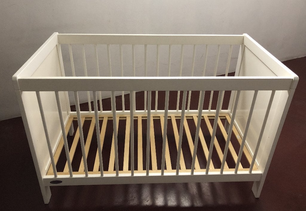 Wit babybed of peuterbed., Kinderen en Baby's, Ophalen, Gebruikt, Minder dan 140 cm, Minder dan 70 cm