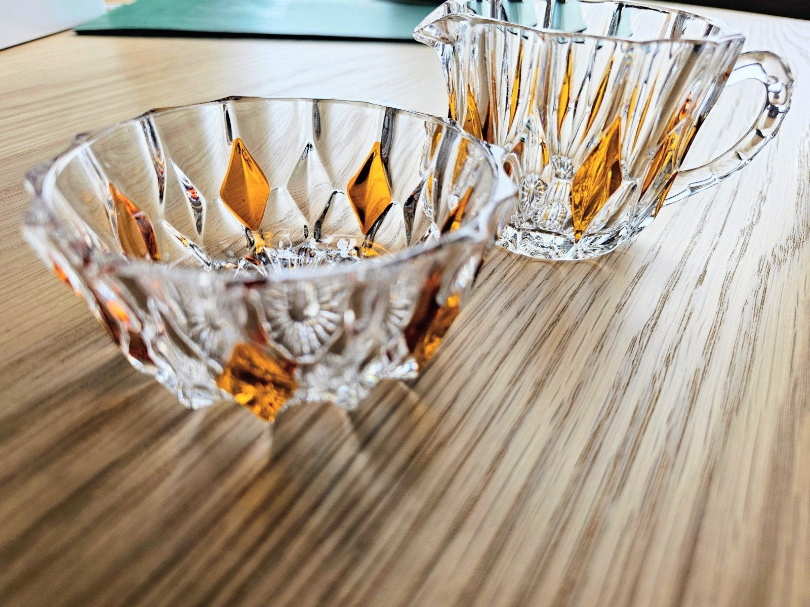 Bohemen. glas. Suikerpot en melkkan., Ophalen of Verzenden