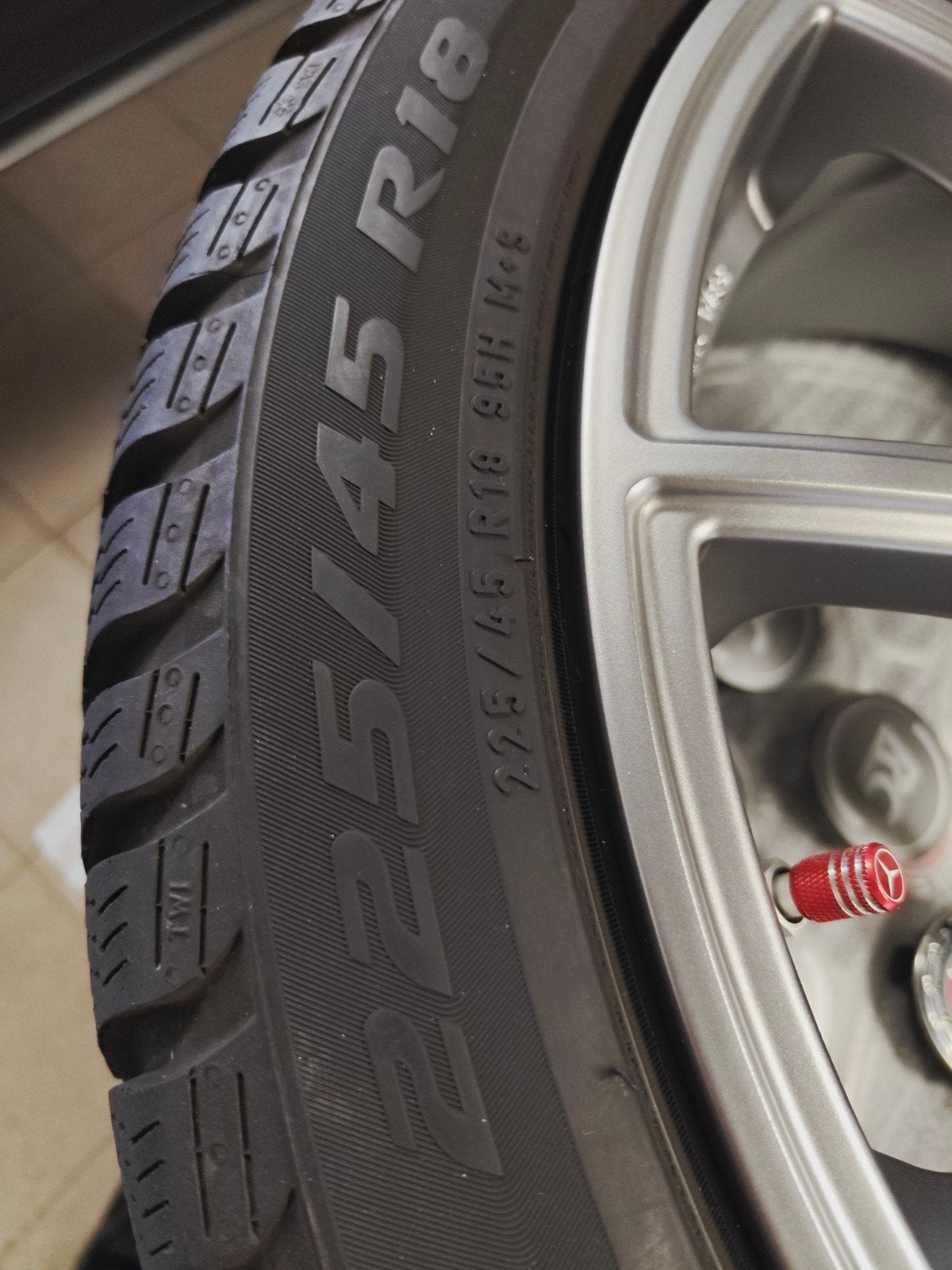 Pneu hiver Pirelli état neufs ! 225/40R18 2+1 gratuit !, Enlèvement, Pneu(s)