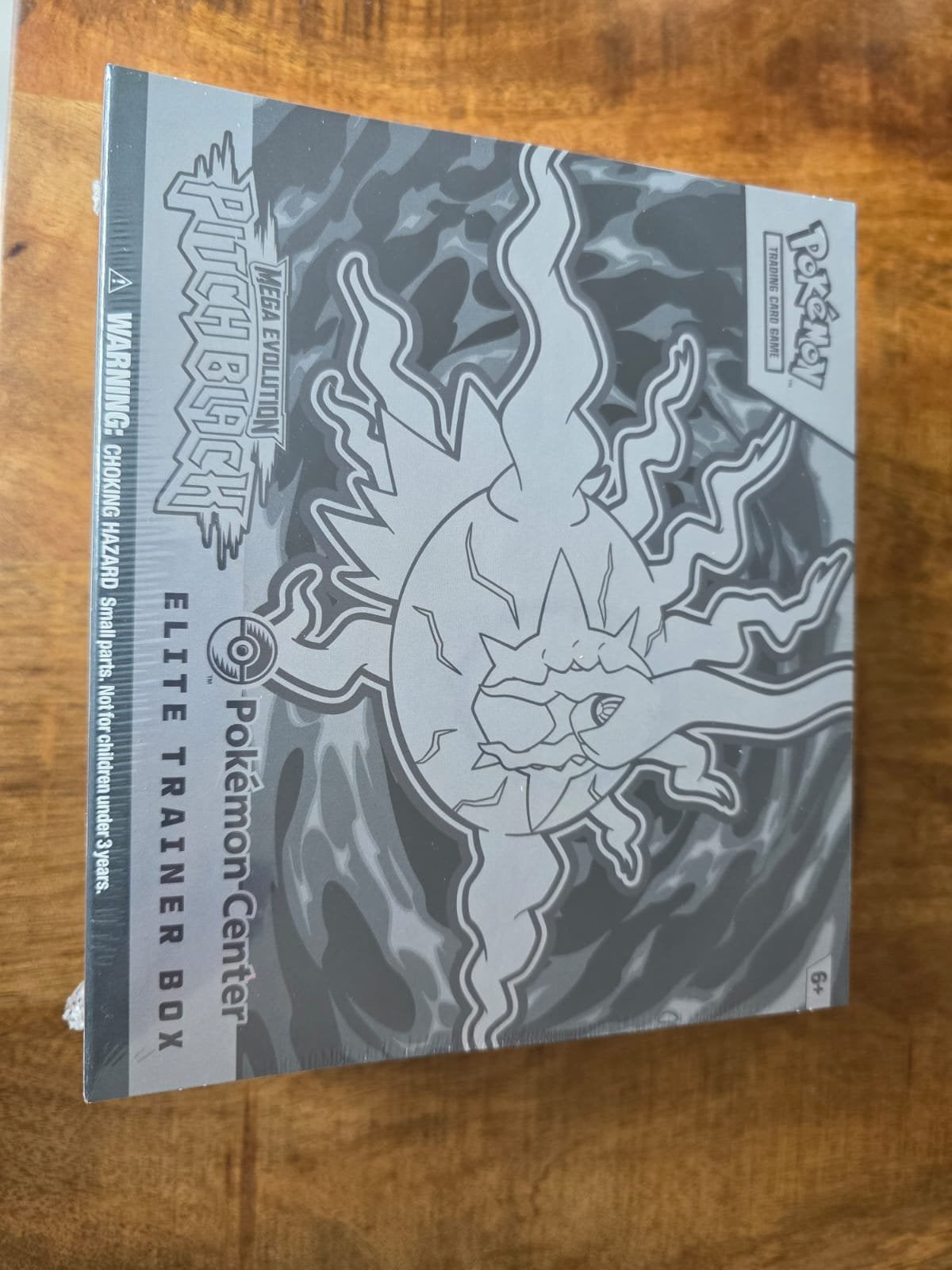 Pokemon Pitch Black Pokemon Center ETB sealed, Ophalen of Verzenden, Zo goed als nieuw