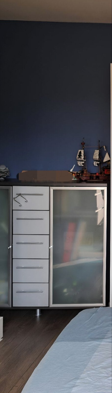 Zwarte commode, gebruikt maar wel nog degelijk., Ophalen