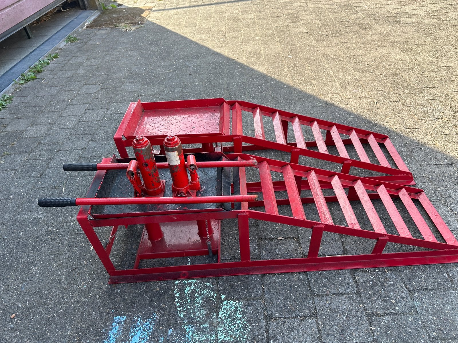Autobrug hydraulische krik tot 2.000 kg, Ophalen, Gebruikt