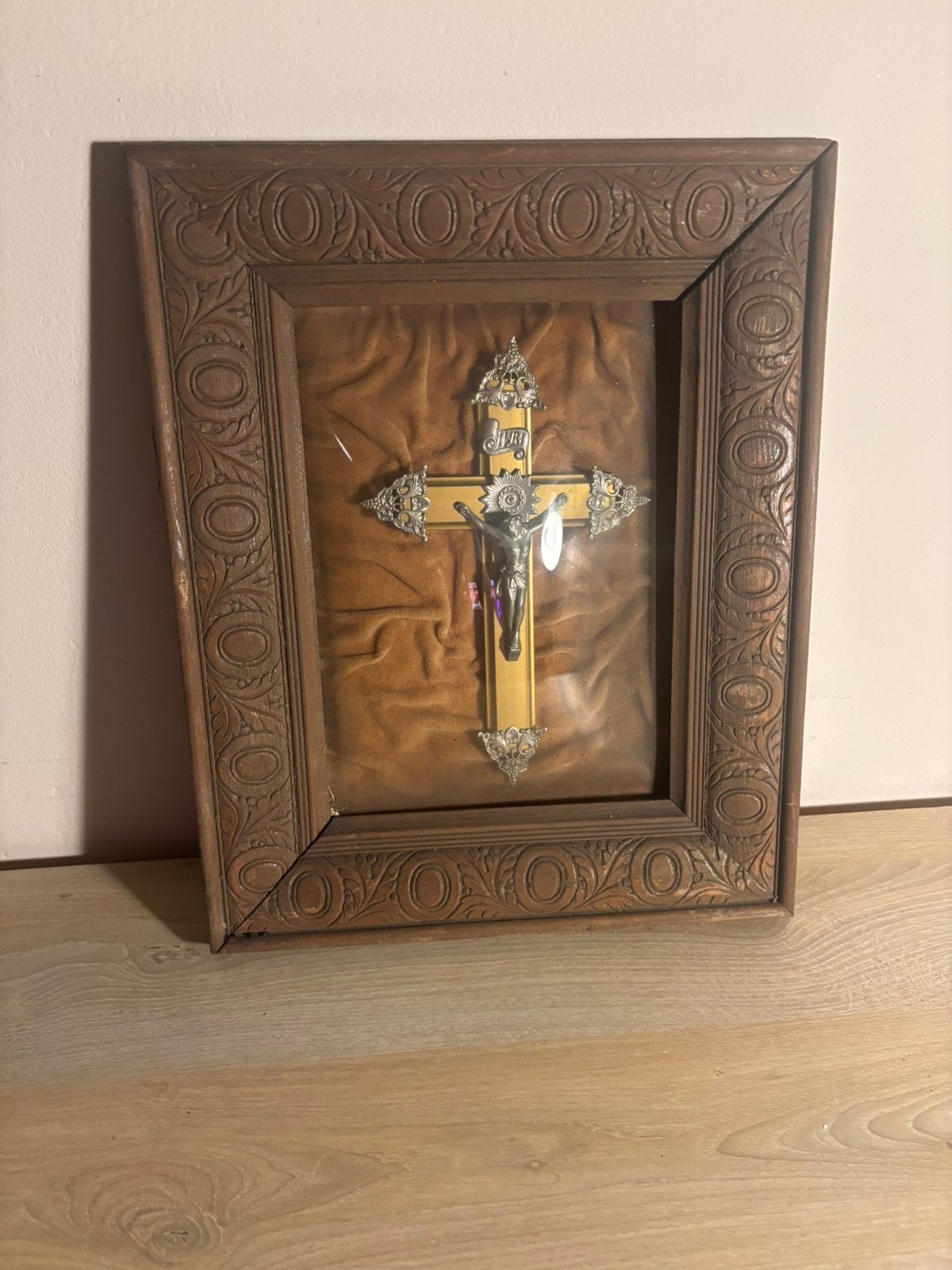 ingelijst katholiek kruisbeeld, Antiek en Kunst, Antiek | Religieuze voorwerpen, Ophalen