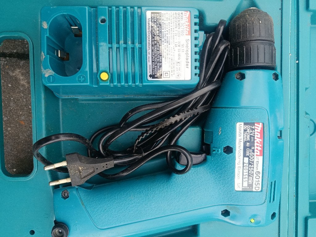 Makita boormachine met snellader, Ophalen, Gebruikt, Boormachine