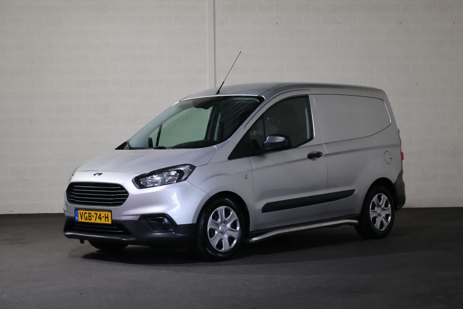 Ford Transit Courier 1.5 TDCI Trend Airco Navigatie, Autos, Argent ou Gris, Achat, Boîte manuelle, Attache-remorque