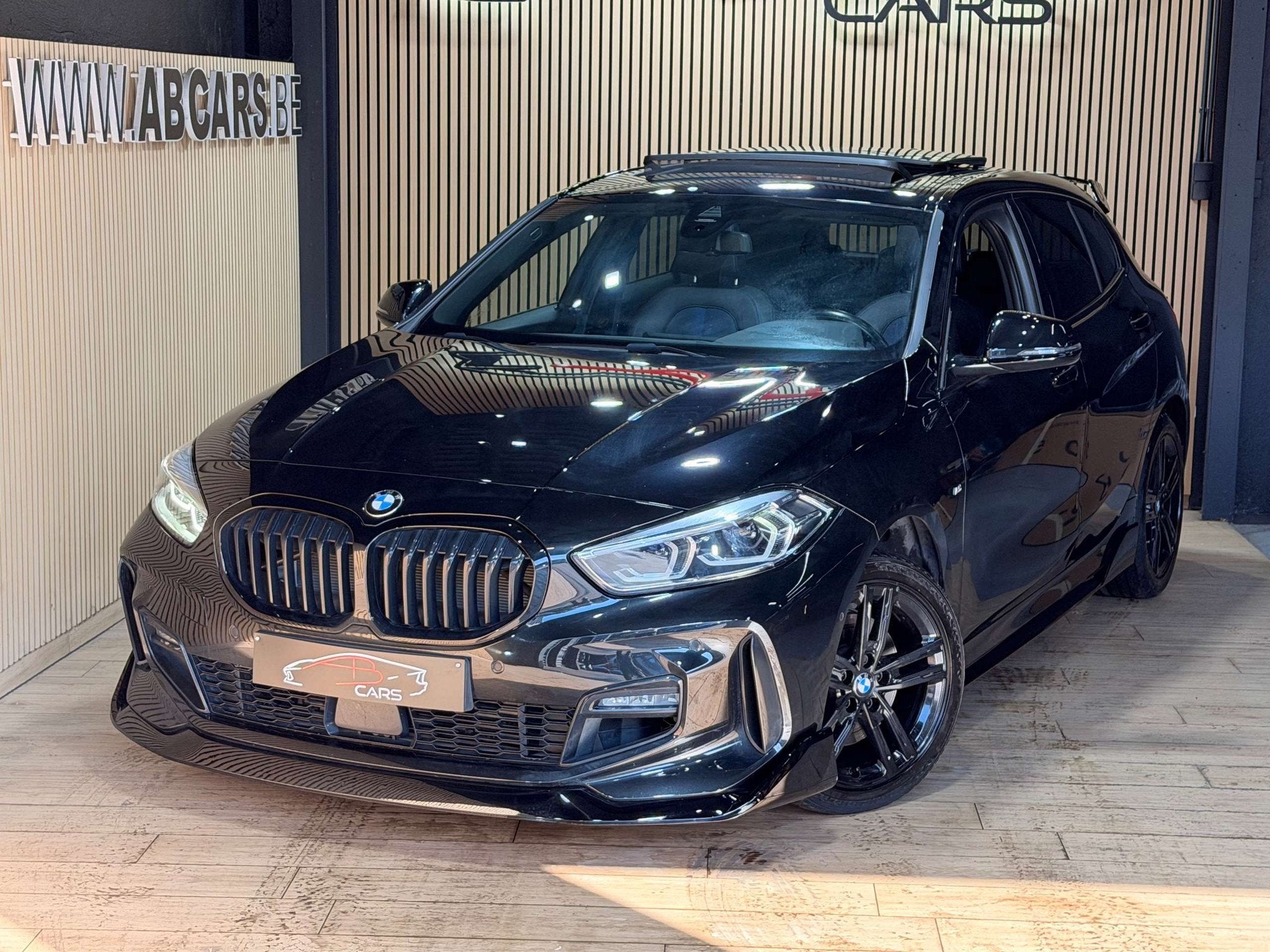 BMW 1 Serie 116 i * PACK M PERFORMANCE * GARANTIE 12 MOIS *, Auto's, 1 Reeks, Gebruikt, Zwart, Leder