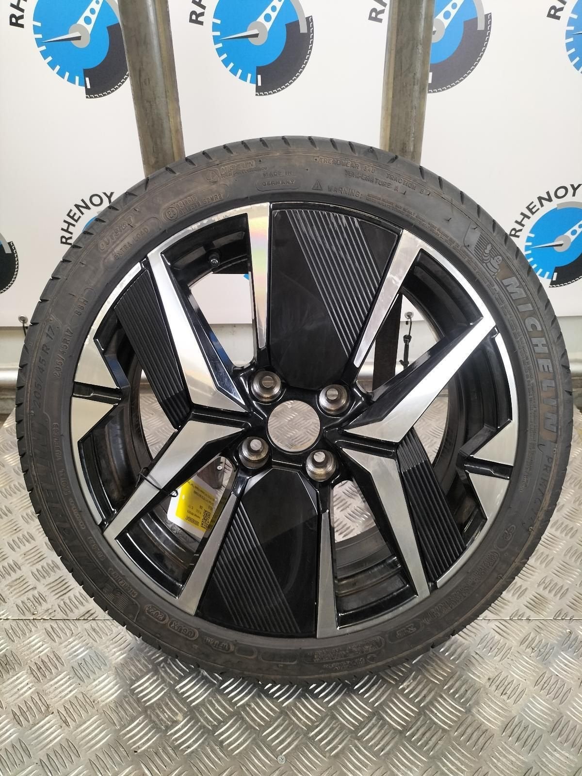 Peugeot 208 2023 (P21E) velg 205/45 17 Michelin 9851308480, Pneus et Jantes, Véhicule de tourisme, Pneus été, -