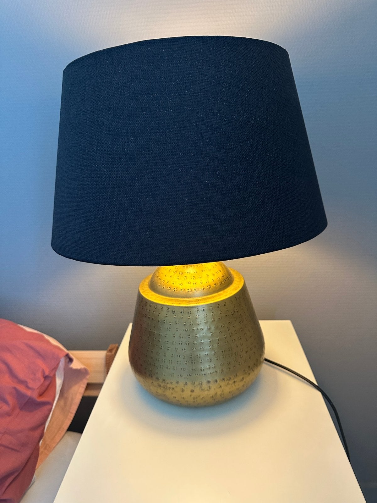 Lamp met goudkleurige voet en zwarte kap, Zwart, Ophalen, Gebruikt
