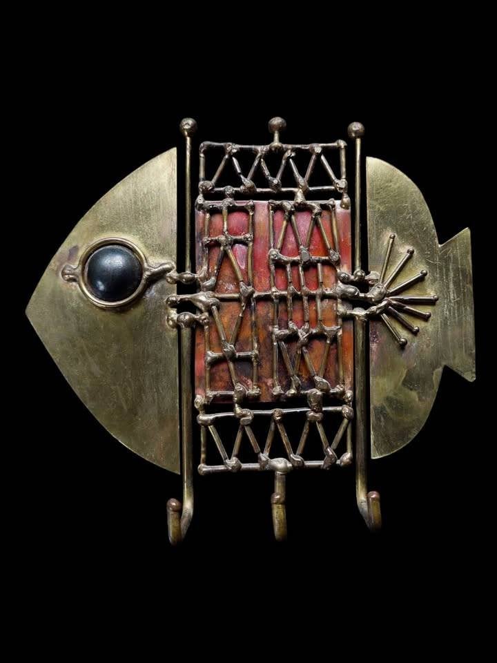 Porte-clefs design brutaliste de l'artiste Jarc 1970, Enlèvement