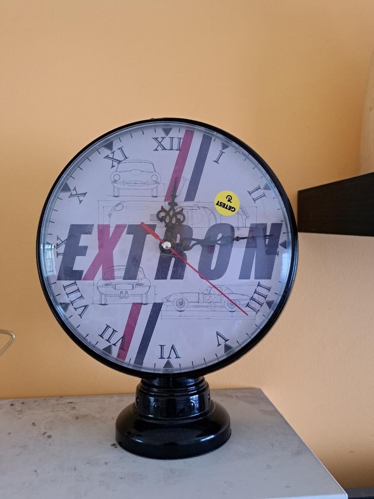 une horloge de table rétro, Enlèvement